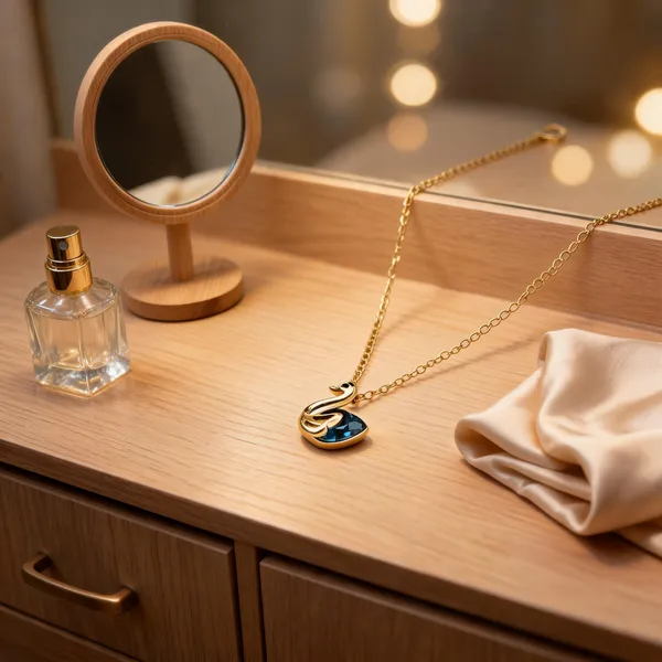 Gold_And_Blue_Copper_Alloy_Pendant_Necklace_For_Women