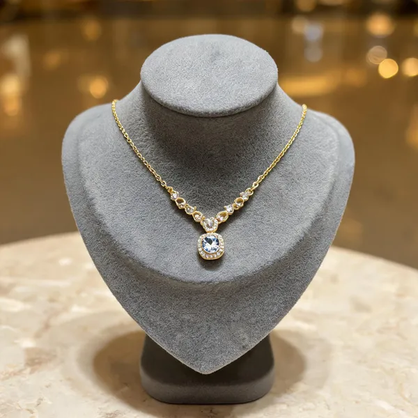 Gold_Copper_Alloy_Crystal_Pendant_Necklace_For_Women