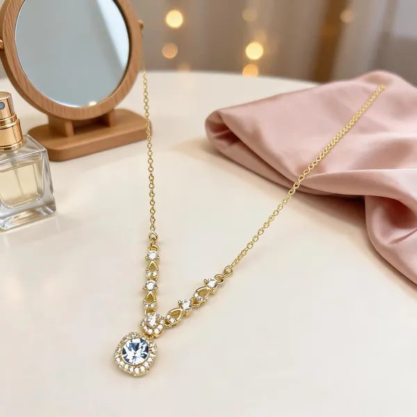 Gold_Copper_Alloy_Crystal_Pendant_Necklace_For_Women