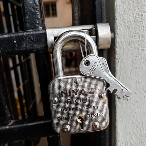 Nivaz_Metallic_Iron_Padlock_With_3_Keys_Pack_Of_3