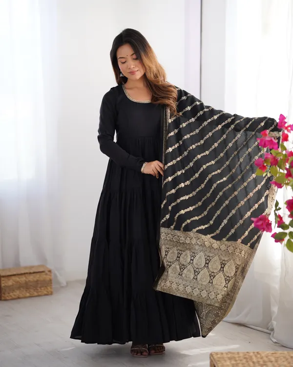 Roman_Silk_Chanderi_Fully_Flared_Anarkali_Suit_Set_Black