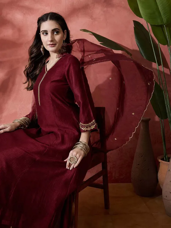 Elegant_Zari_Embroidered_Silk_Blend_Anarkali_Set_Maroon