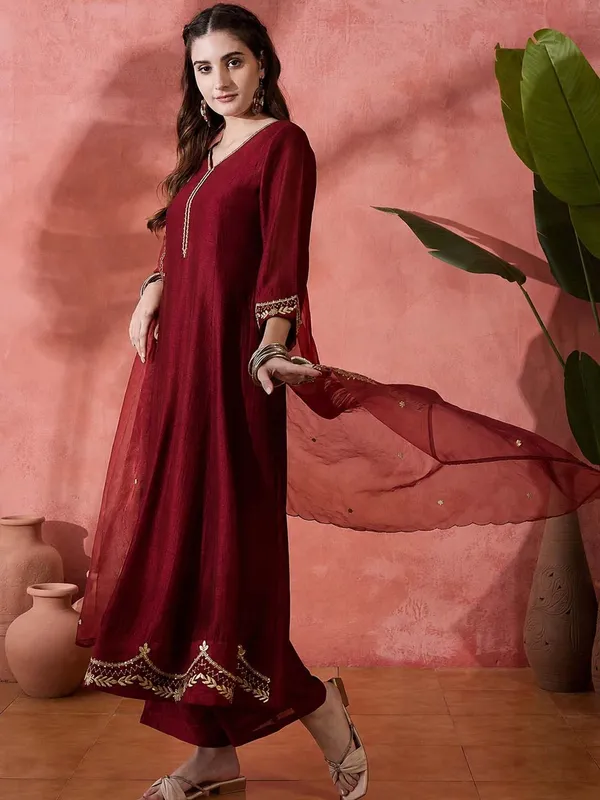 Elegant_Zari_Embroidered_Silk_Blend_Anarkali_Set_Maroon