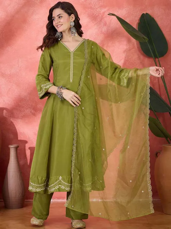 Elegant_Zari_Embroidered_Silk_Blend_Anarkali_Set_Mendi