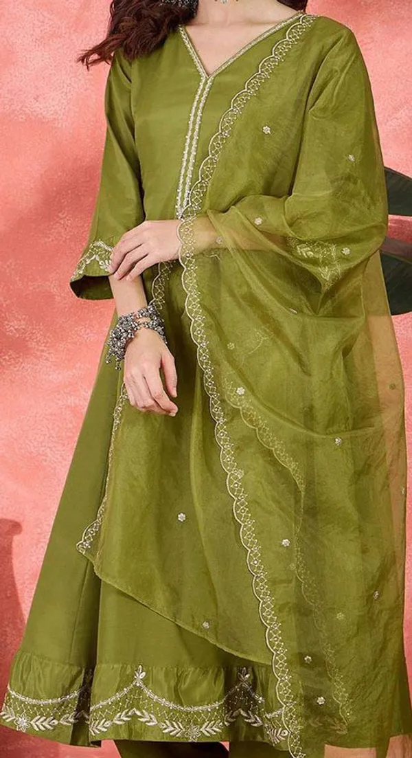 Elegant_Zari_Embroidered_Silk_Blend_Anarkali_Set_Mendi