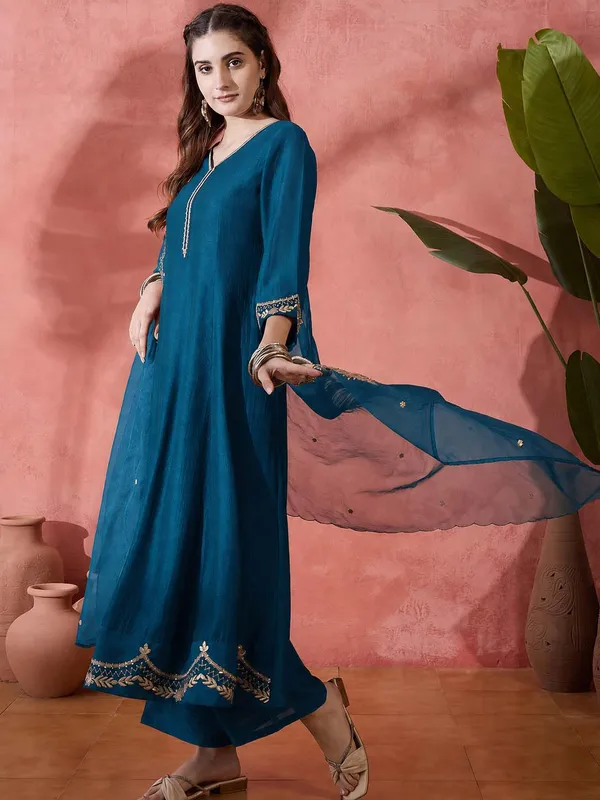 Elegant_Zari_Embroidered_Silk_Blend_Anarkali_Set_Morepich