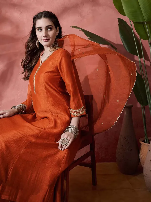 Elegant_Zari_Embroidered_Silk_Blend_Anarkali_Set_Orange