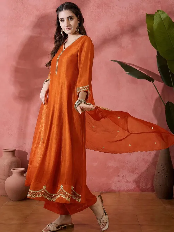 Elegant_Zari_Embroidered_Silk_Blend_Anarkali_Set_Orange