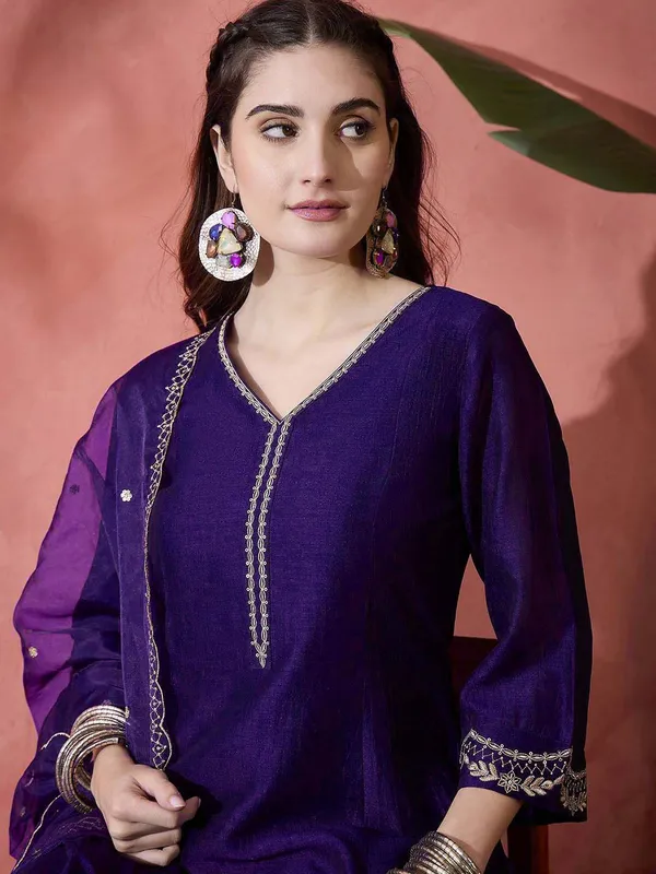 Elegant_Zari_Embroidered_Silk_Blend_Anarkali_Set_Purple