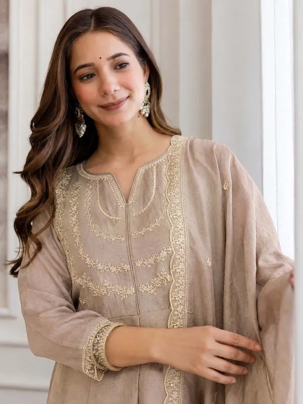 Embroidery_Vichitra_Silk_Anarkali_Kurta_Pant_Set_With_Dupatta_Cream