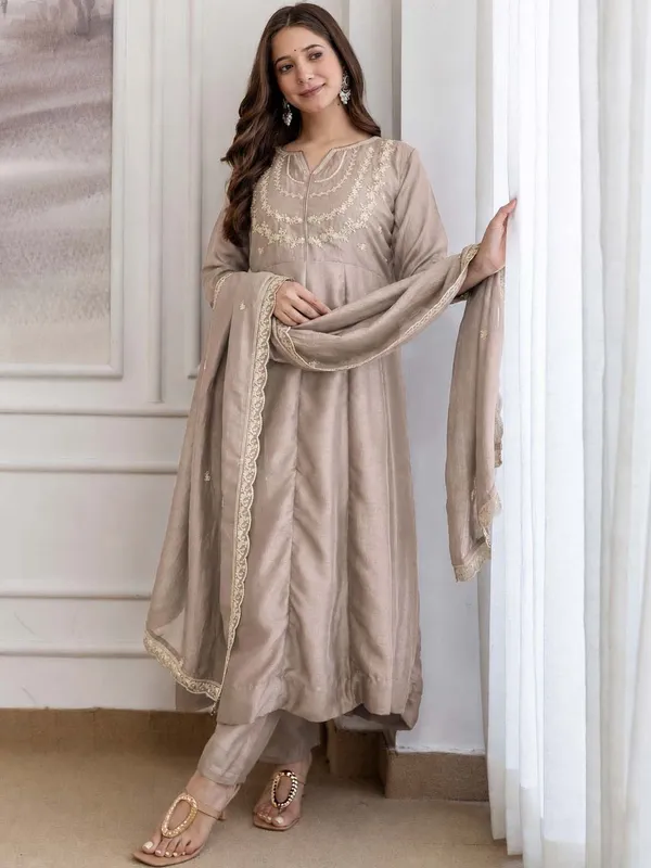 Embroidery_Vichitra_Silk_Anarkali_Kurta_Pant_Set_With_Dupatta_Cream