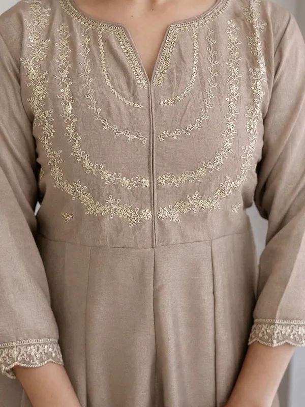 Embroidery_Vichitra_Silk_Anarkali_Kurta_Pant_Set_With_Dupatta_Cream