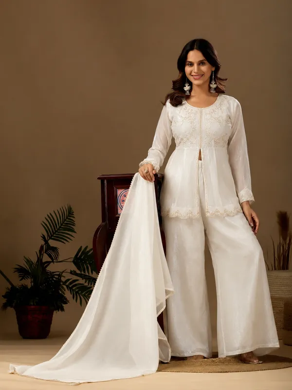 Women_S_Satin_Kurta_Set_With_Elegant_Embroidered_Design_White