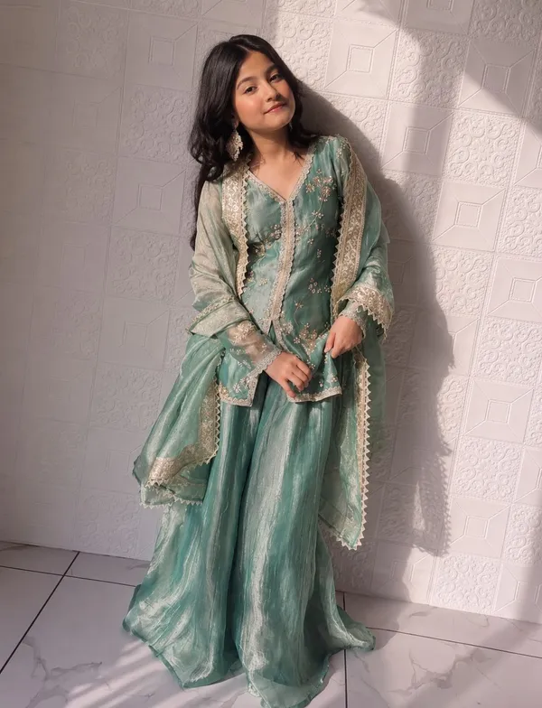 Girl's_rama_Silk_fabric_rhred_siqwens__Embroidered_3_piss___Kurta_and_plaza__With_Dupatta_Set