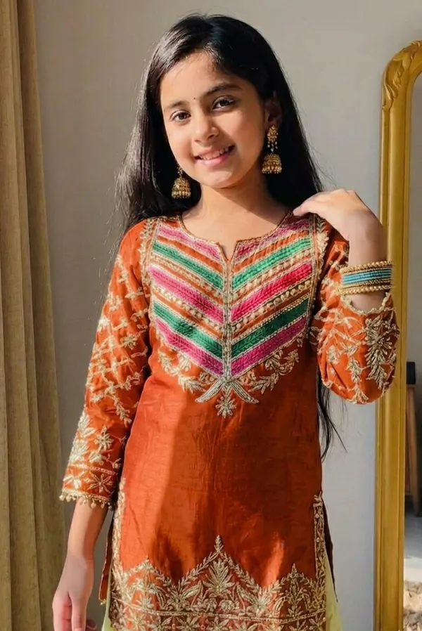 Kids_Wear_Attarctive_embrodered_3_Pis_Kurta_and_sarara_with_duptta_Set