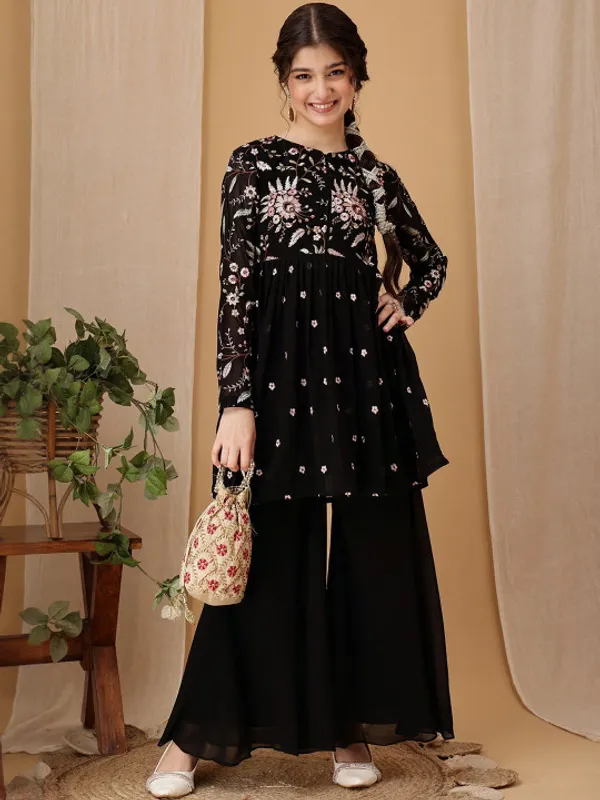 Black_Floral_Print_Anarkali_Set_for_Girls