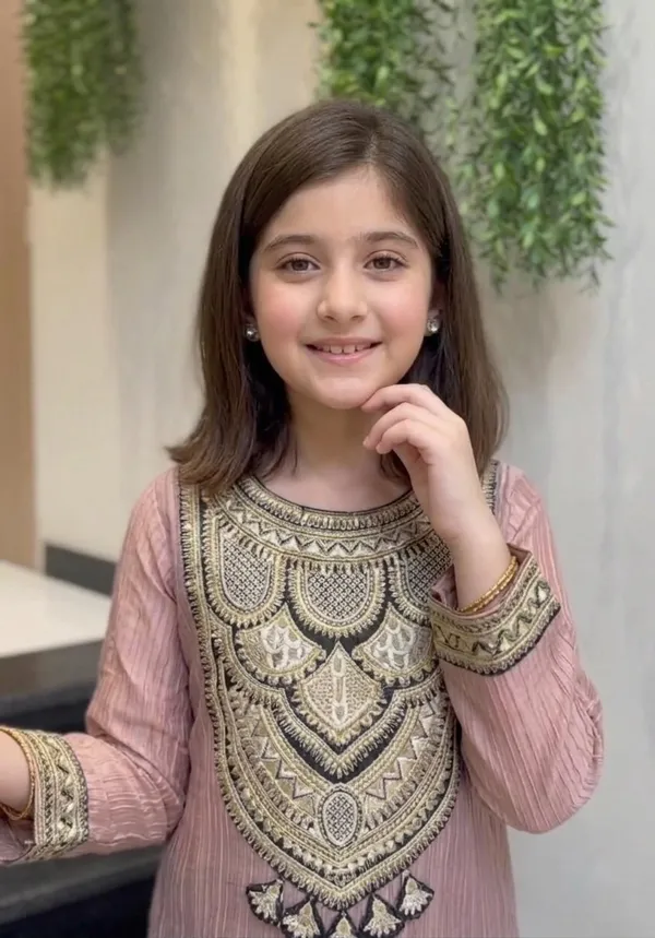 Kids_Wear_girls_oonion_crunchy_fabric_Attarctive_3_Pis_primium_embrodery_work_kurti_set_with_duptta______