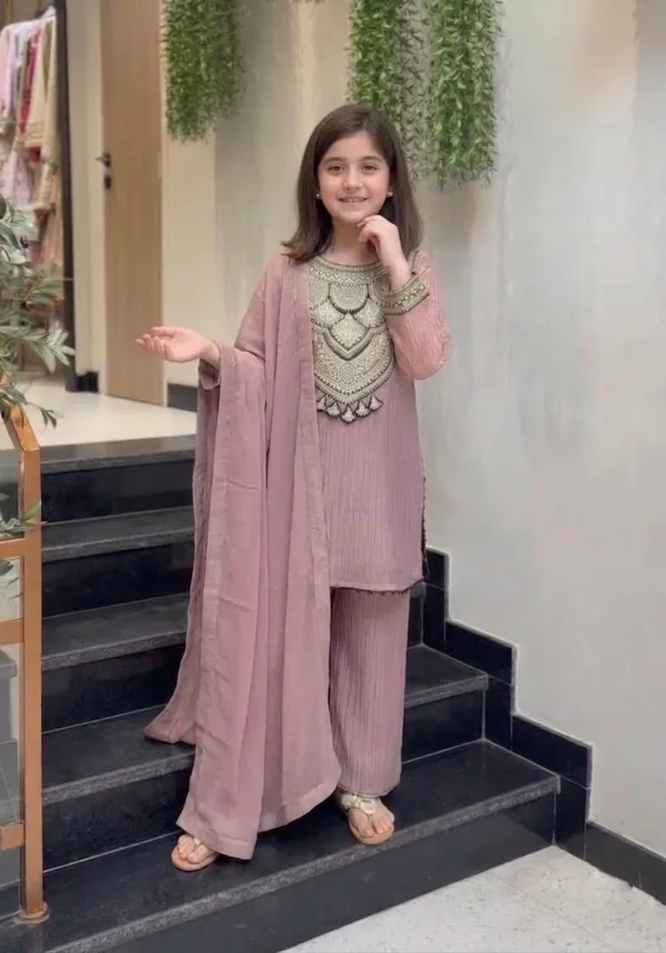 Kids_Wear_girls_oonion_crunchy_fabric_Attarctive_3_Pis_primium_embrodery_work_kurti_set_with_duptta______