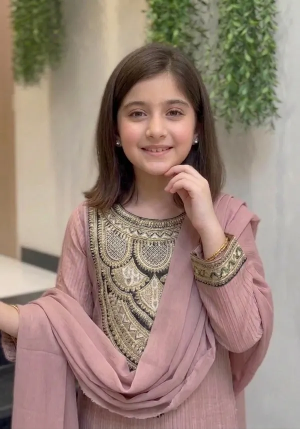 Kids_Wear_girls_oonion_crunchy_fabric_Attarctive_3_Pis_primium_embrodery_work_kurti_set_with_duptta______