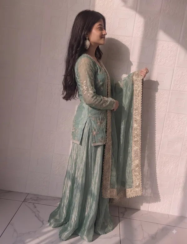 Girl's_rama_Silk_fabric_rhred_siqwens__Embroidered_3_piss___Kurta_and_plaza__With_Dupatta_Set