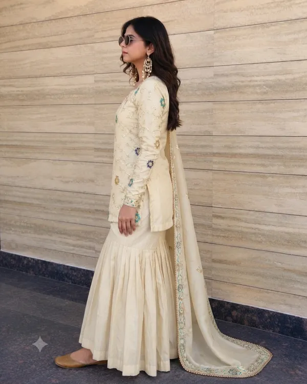Girl's_cream_Silk_rhred_siqwens__bids__Embroidered_3_piss___Kurta_and_sarara__With_Dupatta_Set