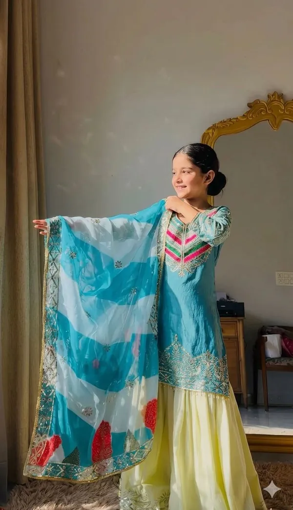 Kids_Wear_Attarctive_embrodered_3_Pis_Kurta_and_sarara_with_duptta_Set