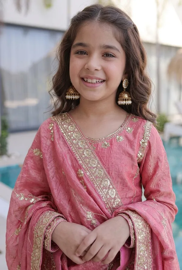 Kids_Wear_Attarctive_embrodered_3_Pis_Kurta_and_plazo_with_duptta_Set