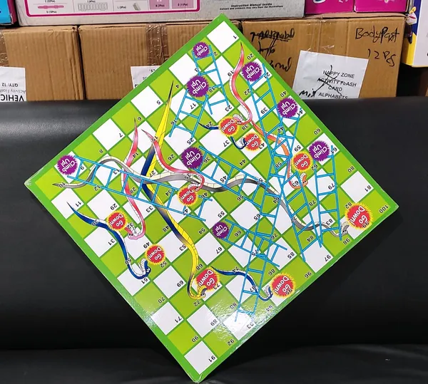 Snakes_And_Ladders_Board_Game