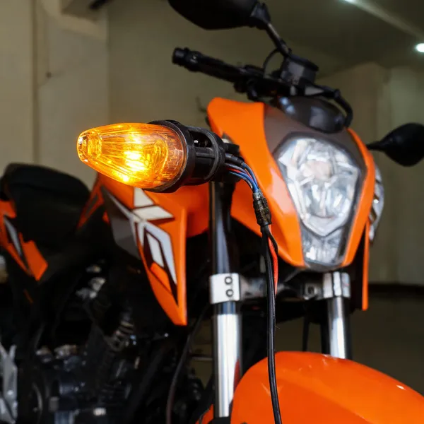 Yellow_Plastic_Halogen_Indicator_Light_Honda_And_Hero_Bike