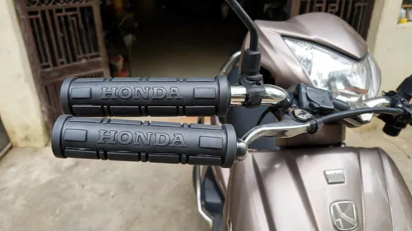 Black_Rubber_And_Pvc_Handle_Bar_Grip_Honda_Bike_And_Scooter__Pack_Of_2