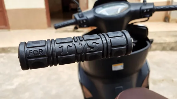 Black_Rubber_Handle_Bar_Grip_Tvs_Jupiter_Sport_Apache__Pack_Of_2