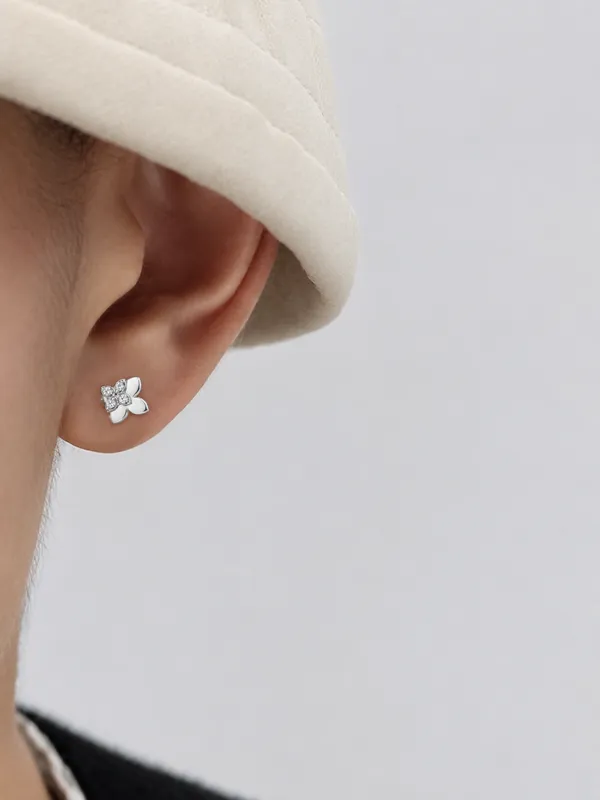 Silver_Tone_Floral_Stud_Earrings_For_Women