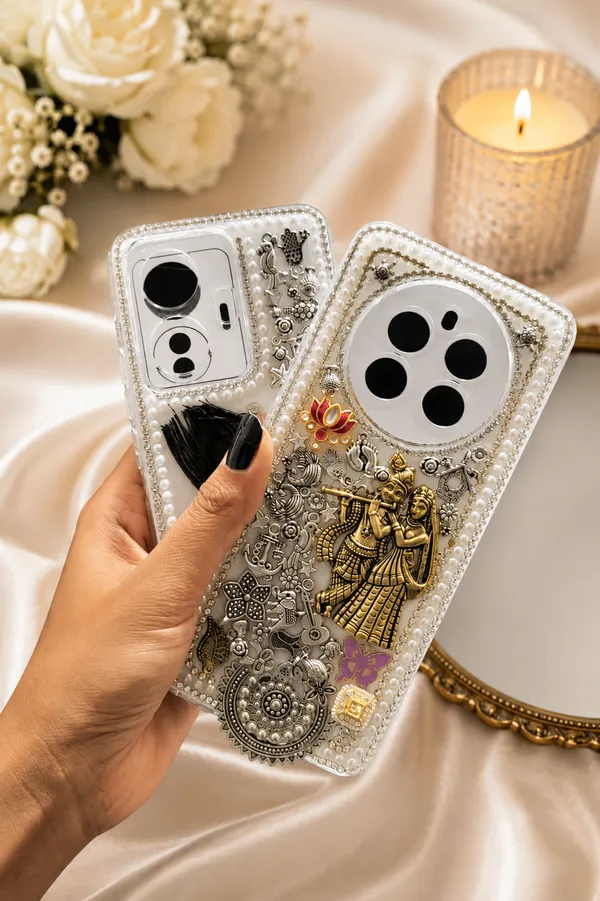 Gold_Embellished_Decorative_Phone_Case_With_Hanging_Charm