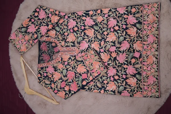 Black_&_Pink_Georgette_Short_Kurta_For_Women