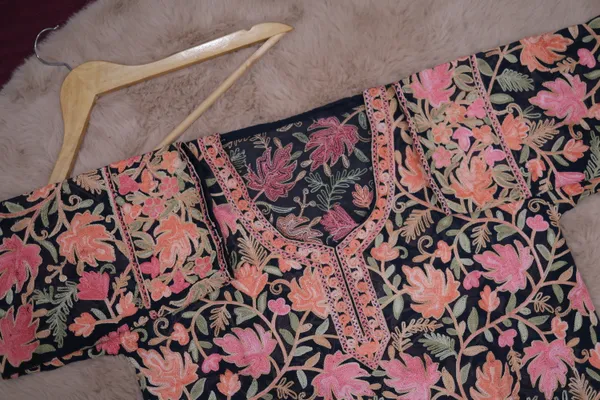 Black_&_Pink_Georgette_Short_Kurta_For_Women