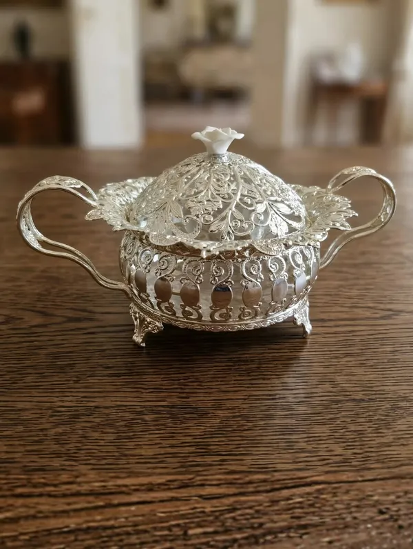 Royal_Rose_Filigree_Serving_Dish