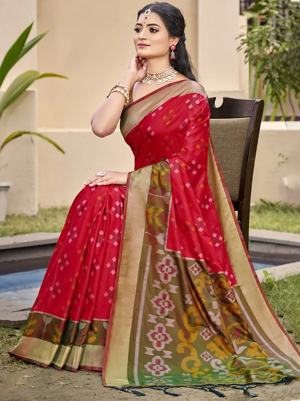 Red_Mehendi_Green_Pochampalli_Soft_Silk_Ikat_Woven_Saree_For_Women