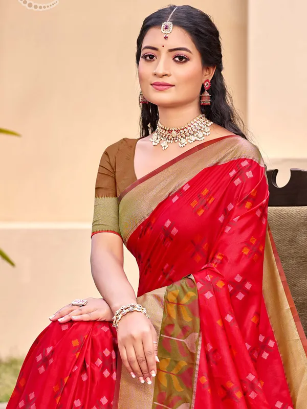 Red_Mehendi_Green_Pochampalli_Soft_Silk_Ikat_Woven_Saree_For_Women
