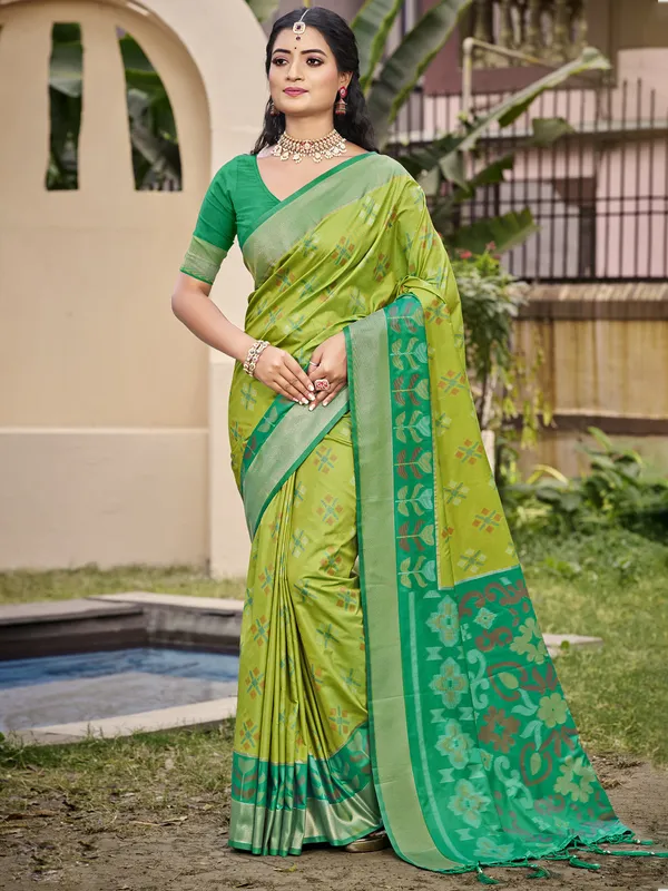 Light_Green_Pochampalli_Soft_Silk_Ikat_Woven_Saree_For_Women