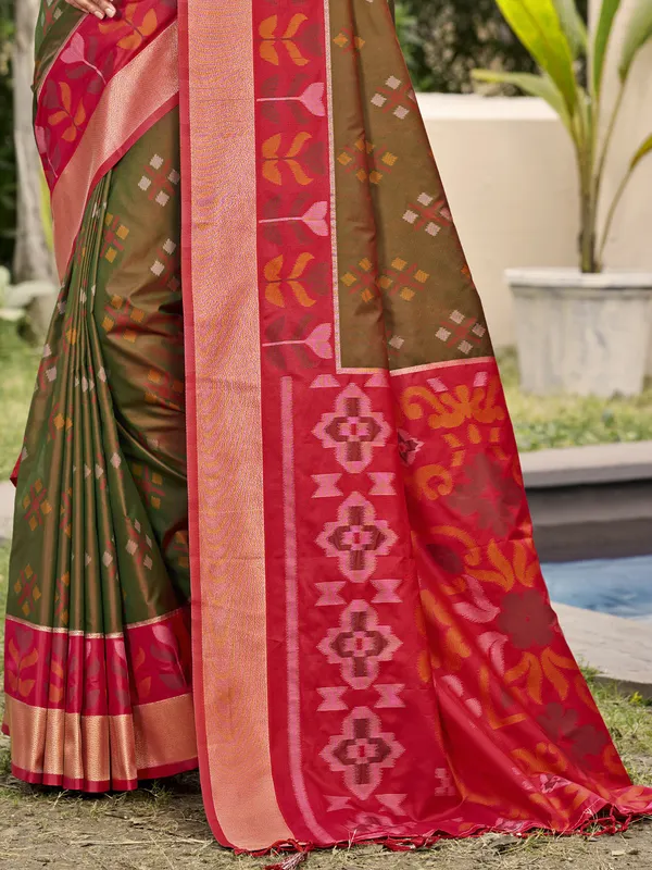 Brown_Red_Pochampalli_Soft_Silk_Ikat_Woven_Saree_For_Women