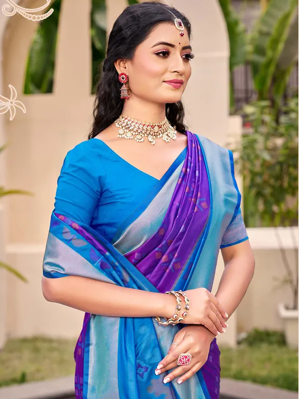 Violet_Sky_Blue_Pochampalli_Soft_Silk_Ikat_Woven_Saree_For_Women