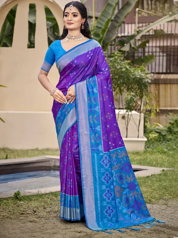 Violet_Sky_Blue_Pochampalli_Soft_Silk_Ikat_Woven_Saree_For_Women