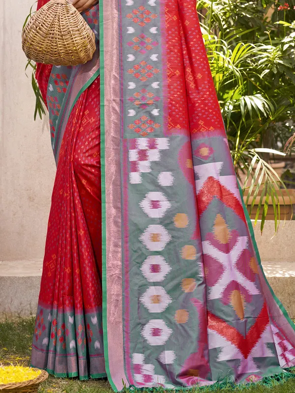 Red_Grey_Pochampalli_Soft_Silk_Ikat_Woven_Saree_For_Women