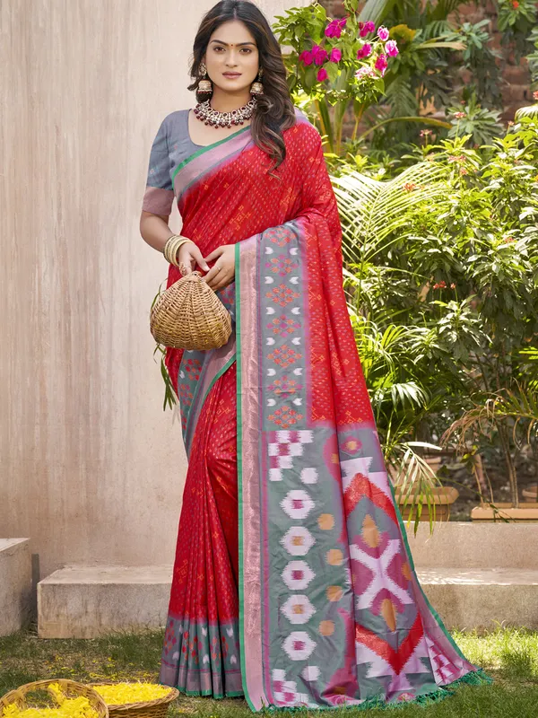 Red_Grey_Pochampalli_Soft_Silk_Ikat_Woven_Saree_For_Women