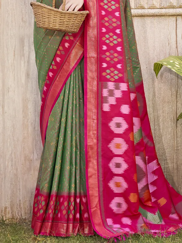 Mehendi_Green_Red_Pochampalli_Soft_Silk_Ikat_Saree_For_Women
