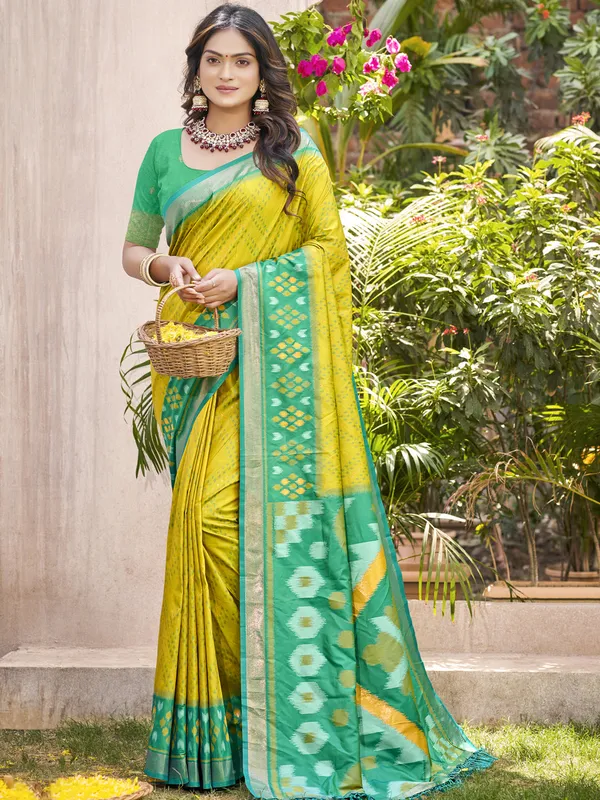 Mustard_Yellow_Green_Pochampalli_Soft_Silk_Ikat_Woven_Saree_For_Women