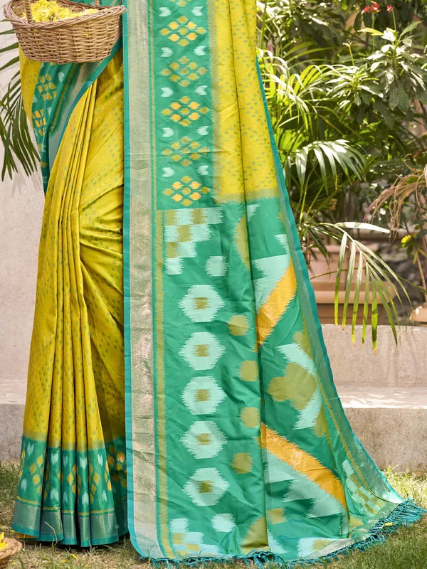 Mustard_Yellow_Green_Pochampalli_Soft_Silk_Ikat_Woven_Saree_For_Women