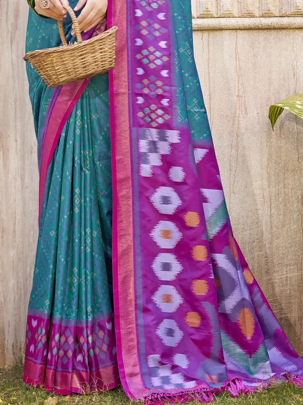 Sea_Green_Violet_Pochampalli_Soft_Silk_Ikat_Woven_Saree_For_Women