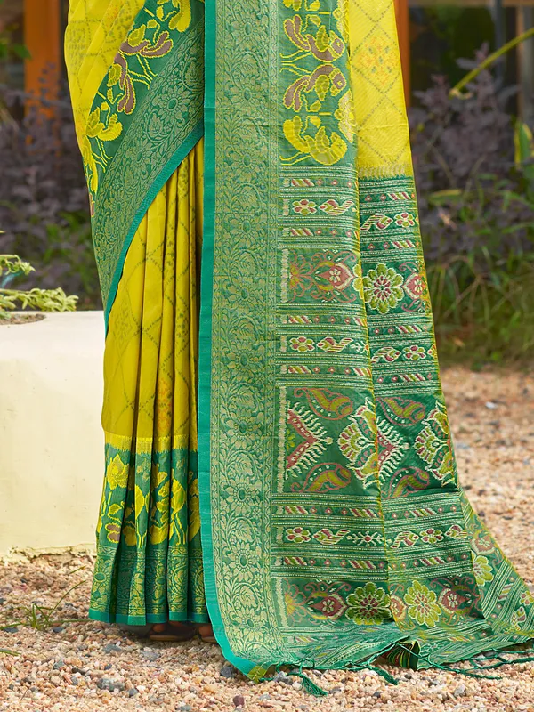 Yellow_Pochampalli_Silk_Woven_Saree_For_Women
