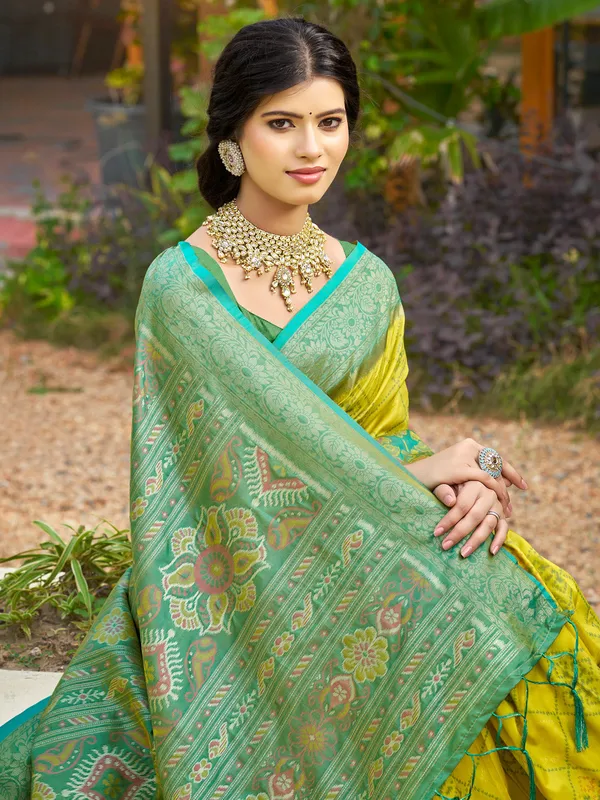 Yellow_Pochampalli_Silk_Woven_Saree_For_Women